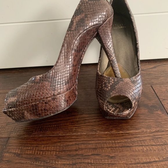 Gorgeous Stuart Weizman snakeskin heels - Picture 2 of 4